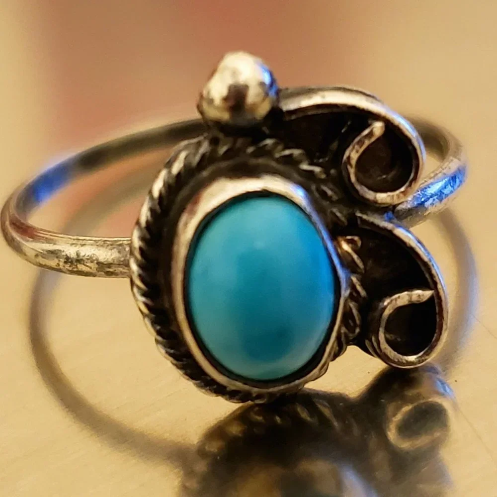 Vintage Handmade Southwest Native American Turquoise Sterling Silver Ring